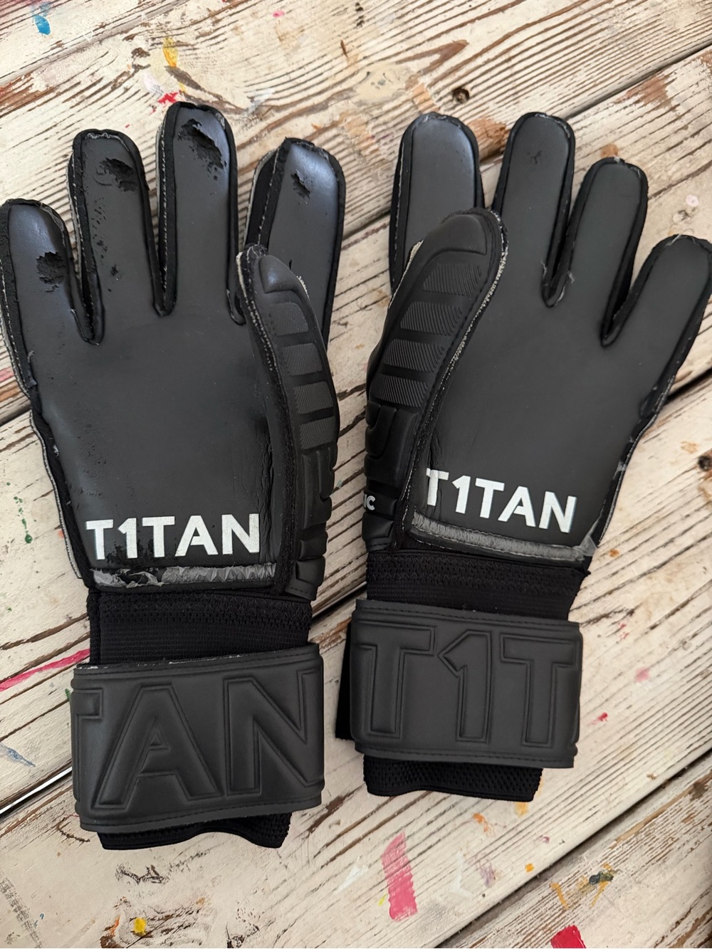 Titan Black Classic 1.0 Goalkeeper Gloves